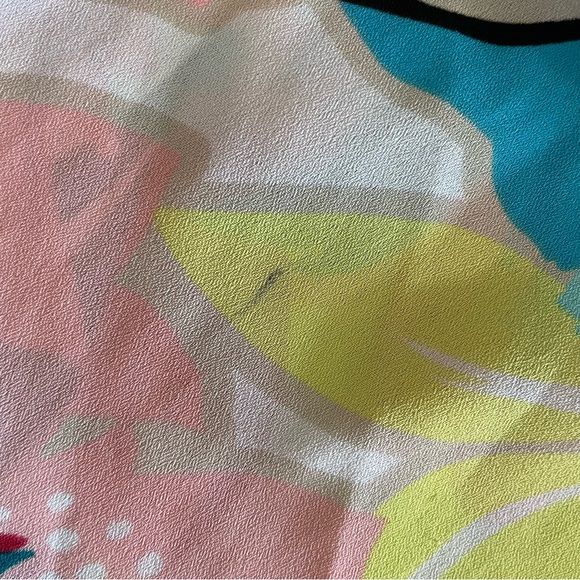 Relaxed plus size floral print lightest top - Picture 7 of 9